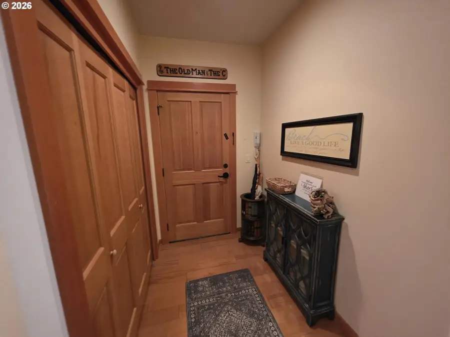 123 S Hemlock St #203, Cannon Beach, OR 97110 - #2