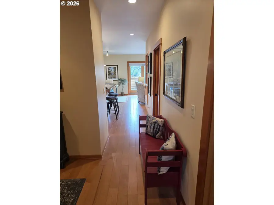 123 S Hemlock St #203, Cannon Beach, OR 97110 - #3