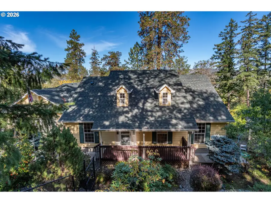 1049 W Copper Ct, Roseburg, OR 97471 - #2