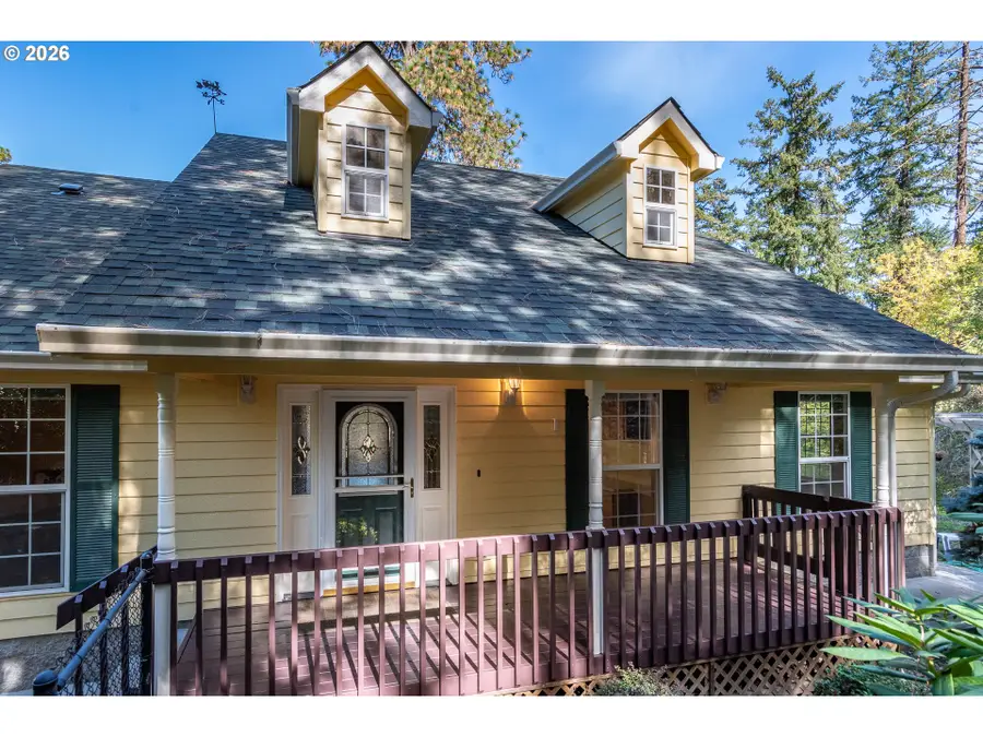 1049 W Copper Ct, Roseburg, OR 97471 - #3