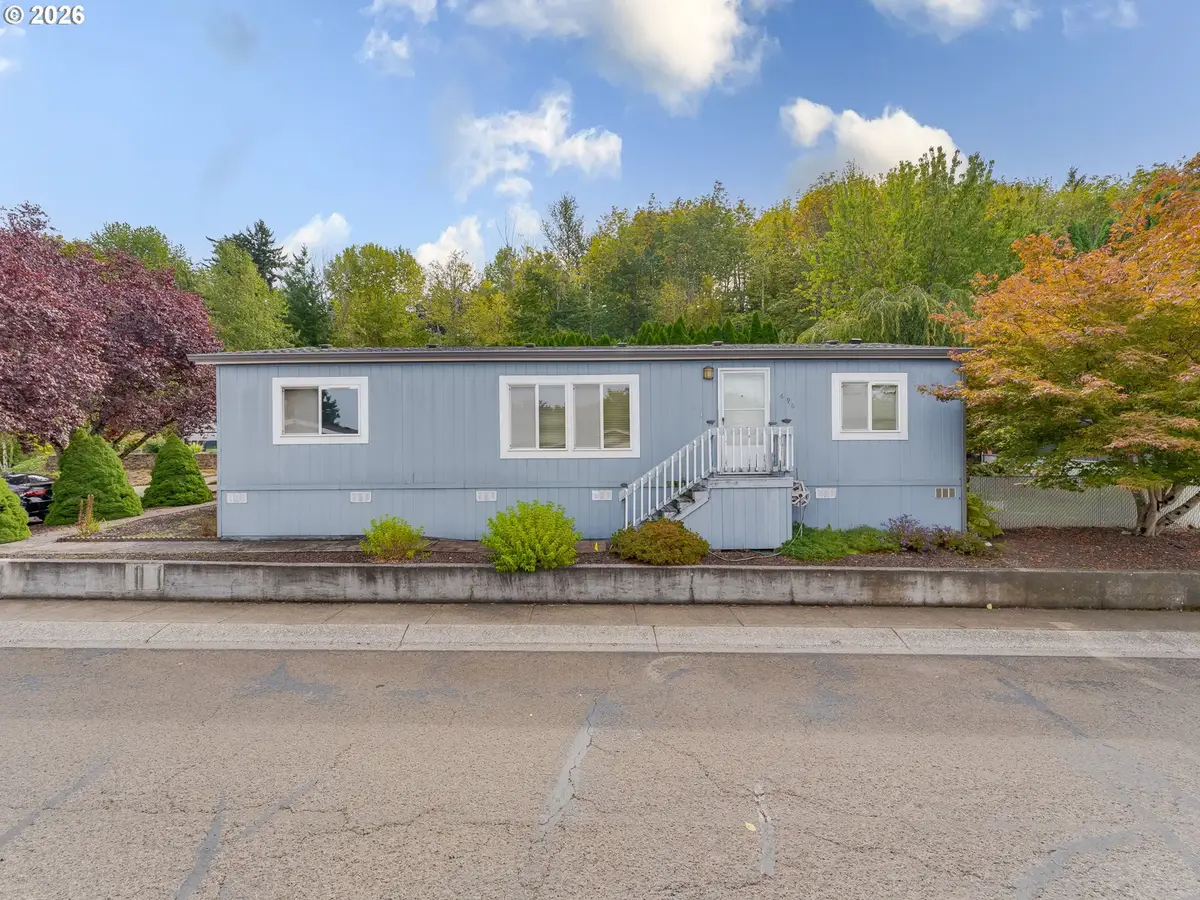 696 SW Livingston Pl, Troutdale, OR 97060 - #1