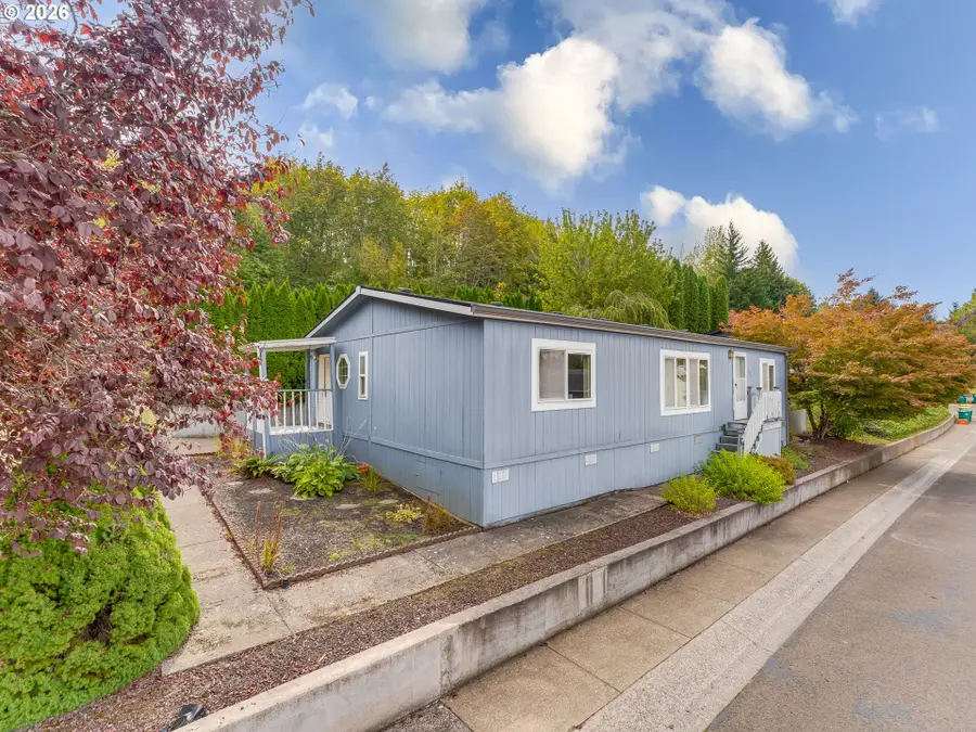 696 SW Livingston Pl, Troutdale, OR 97060 - #2