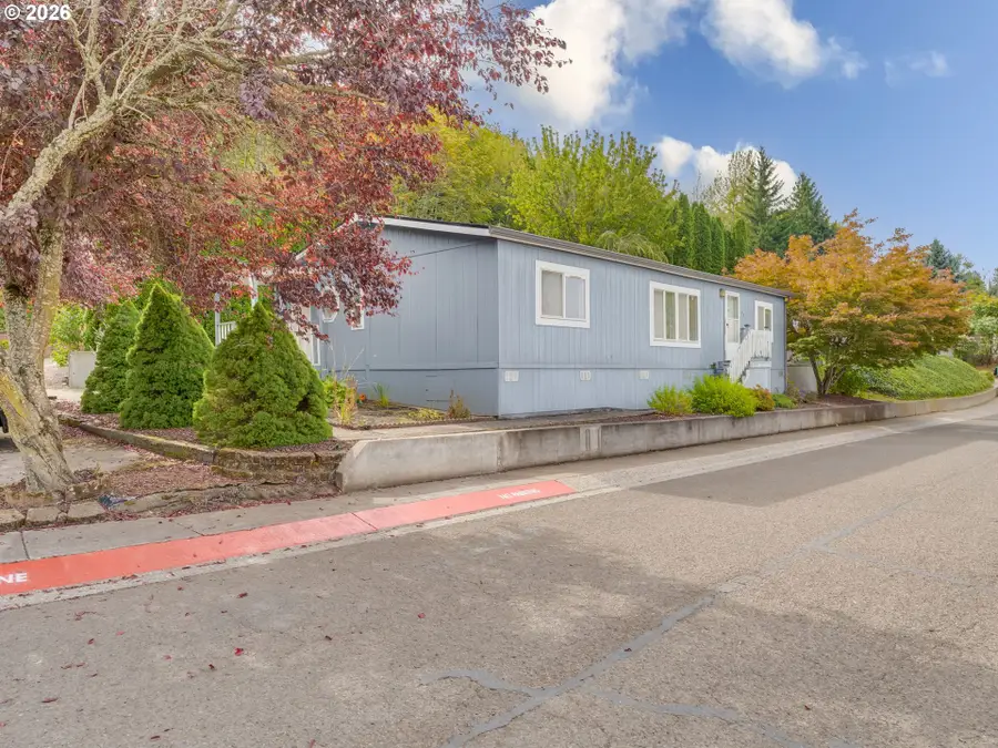 696 SW Livingston Pl, Troutdale, OR 97060 - #3