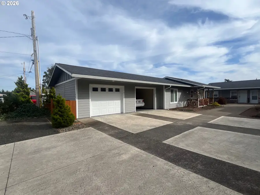 1610 19th St, Florence, OR 97439 - #2