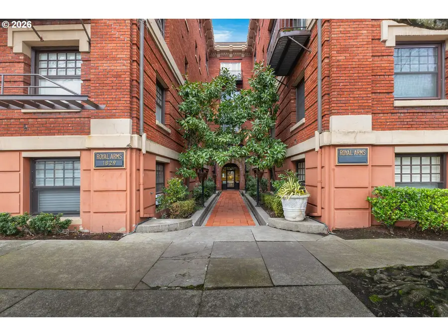 1829 NW Lovejoy St #304, Portland, OR 97209 - Image #2