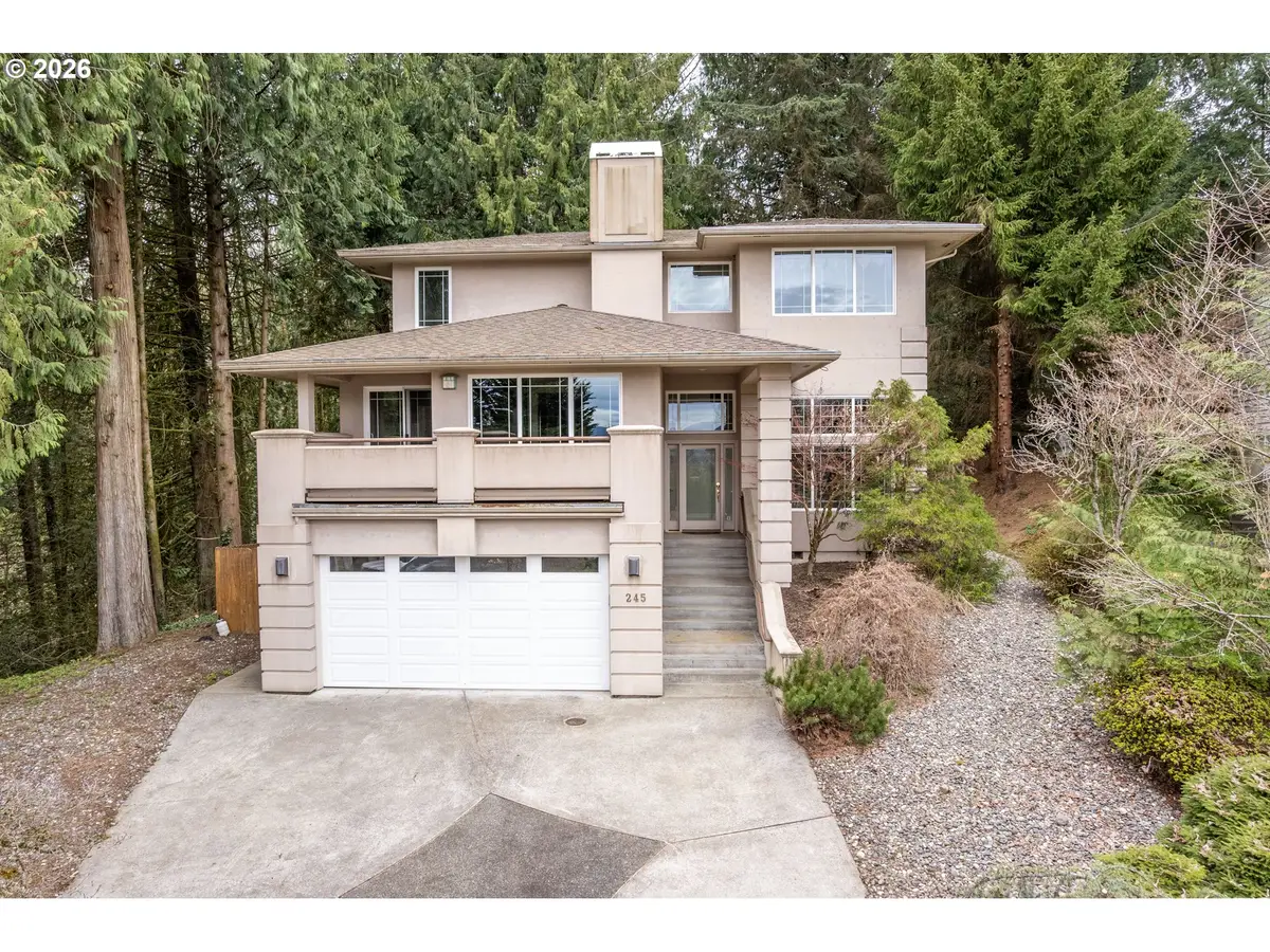 245 W St James Pl, Longview, WA 98632 - #1