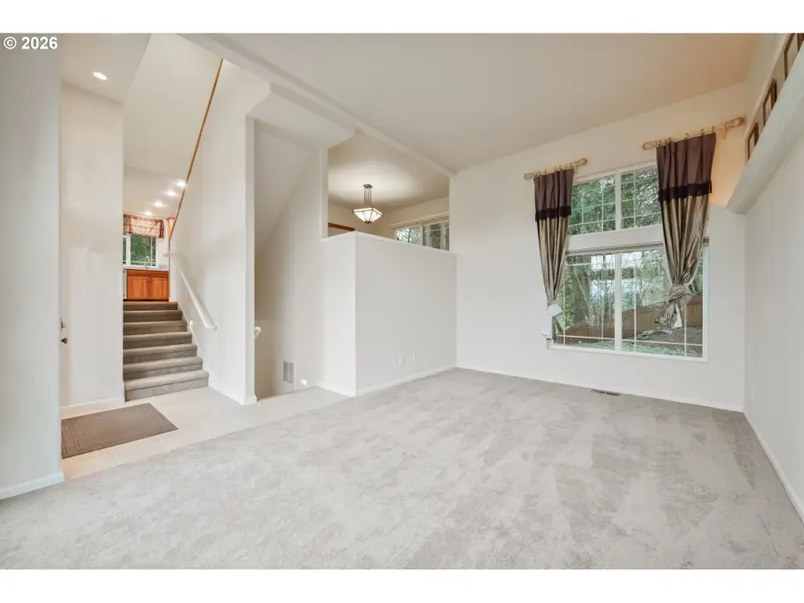 245 W St James Pl, Longview, WA 98632 - #2