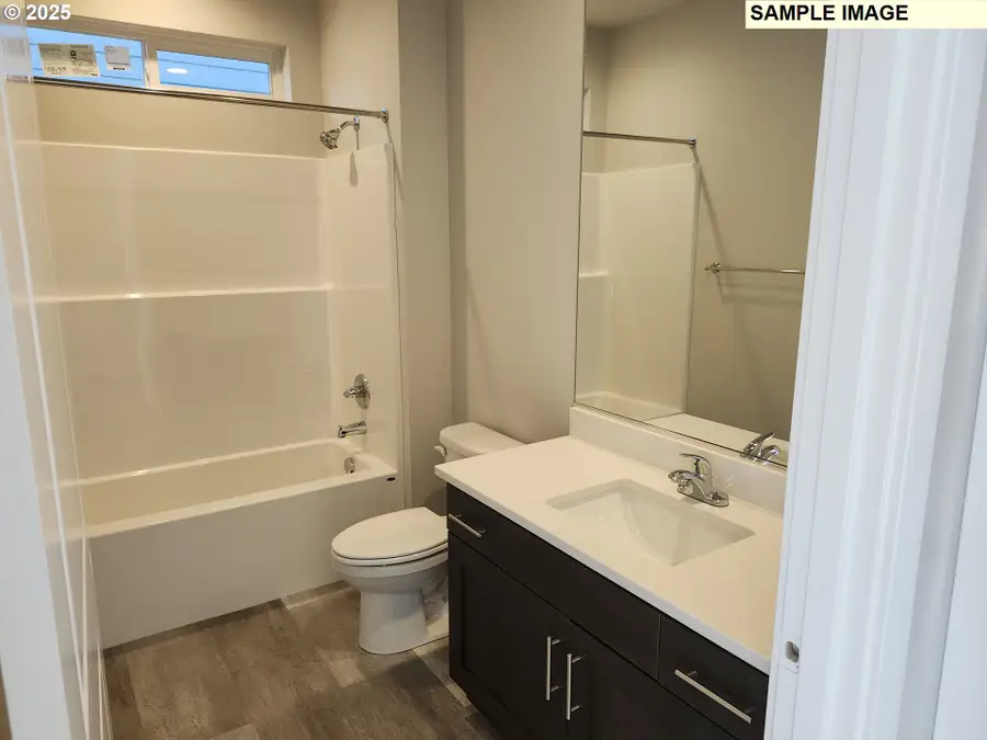 717 Magnolia Ave, Woodburn, OR 97071 - #2