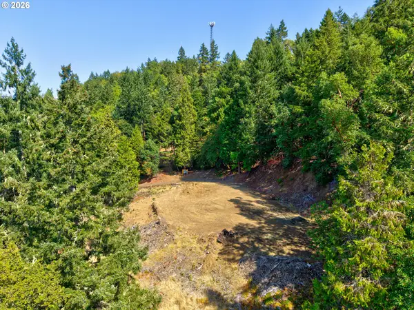 643 Hutchins Dr, Roseburg, OR 97471