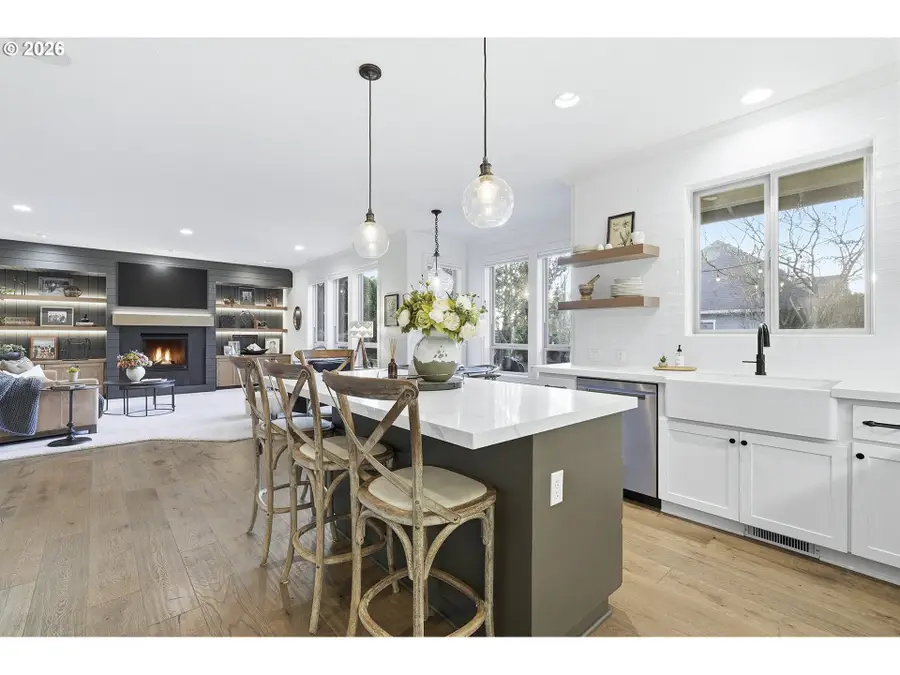 2863 Olympic St, Woodburn, OR 97071 - #2