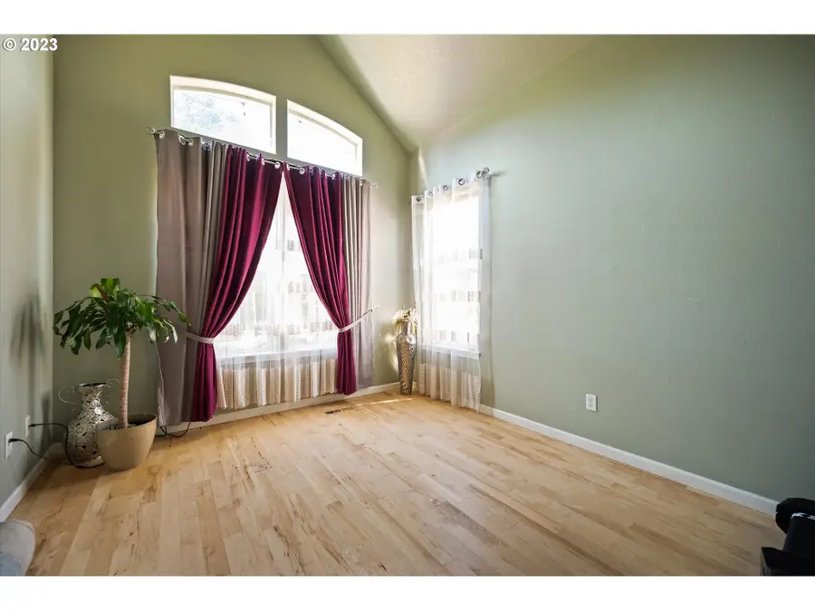 5653 SW Lee St, Tualatin, OR 97062 - #2