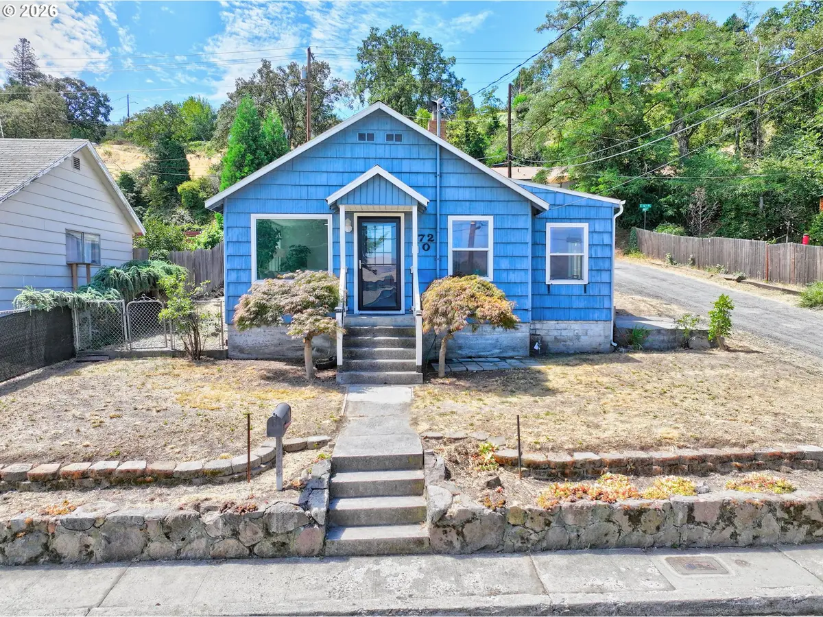 720 E 15th St, The Dalles, OR 97058 - #1
