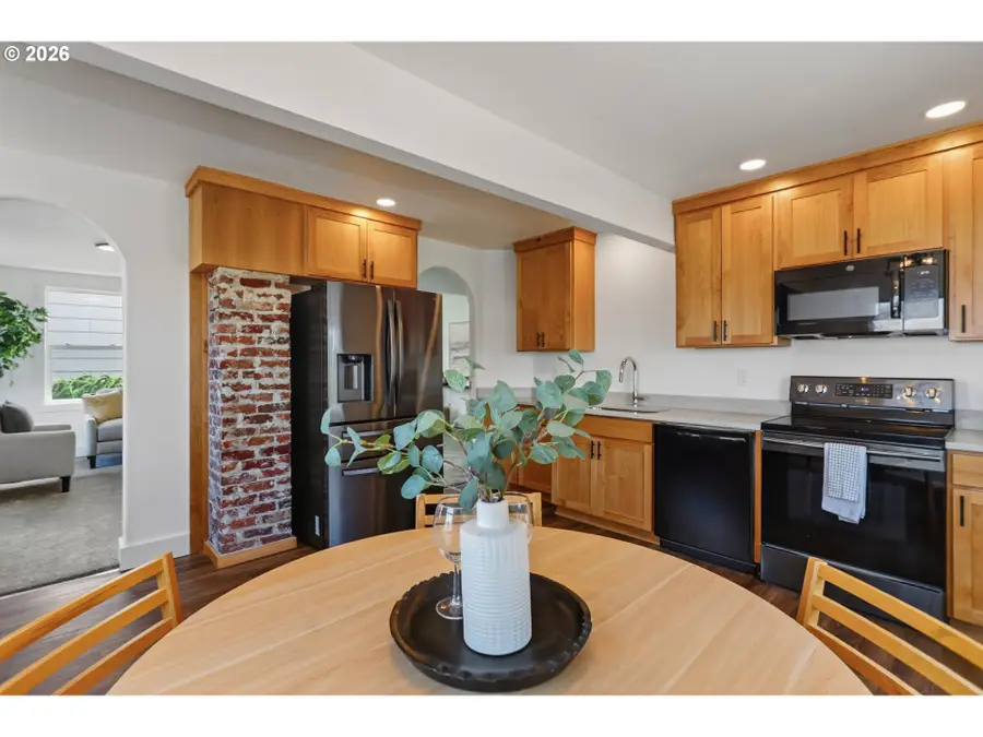 720 E 15th St, The Dalles, OR 97058 - #2