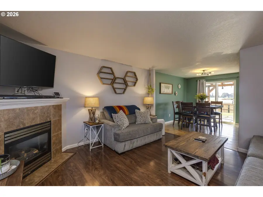 1198 Filbert St, Jefferson, OR 97352 - #3