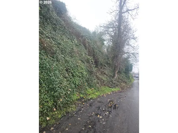 NW 1st St, Portland, OR 97231