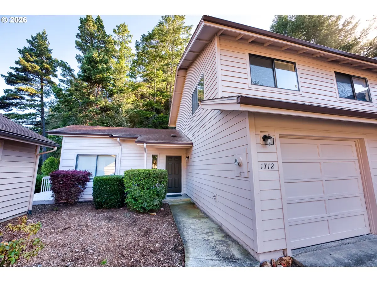 1712 Arch Ln, Brookings, OR 97415 - #1