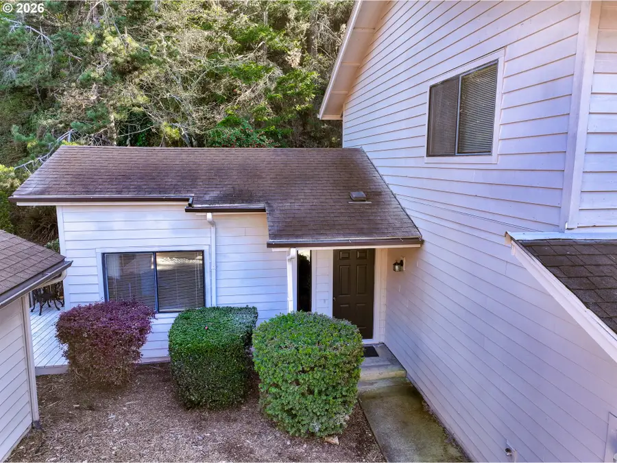 1712 Arch Ln, Brookings, OR 97415 - #3