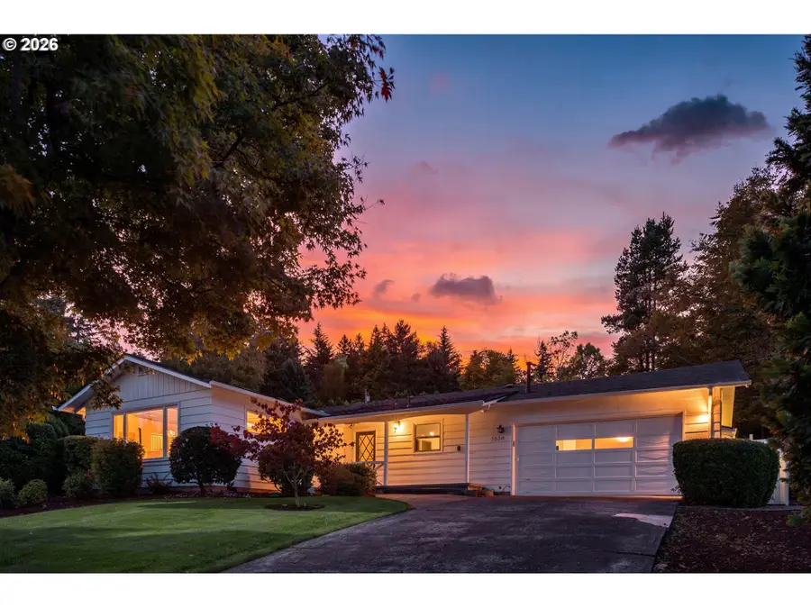 1538 Pine St, Lake Oswego, OR 97034 - #2