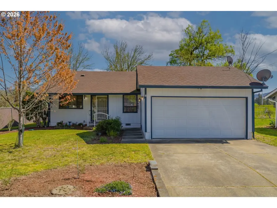 1375 NW Keasey St, Roseburg, OR 97471 - #2