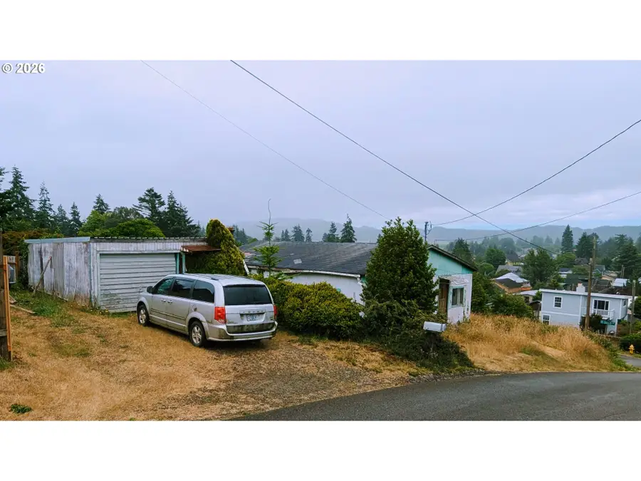 745 E 8th St, Coquille, OR 97423 - #2