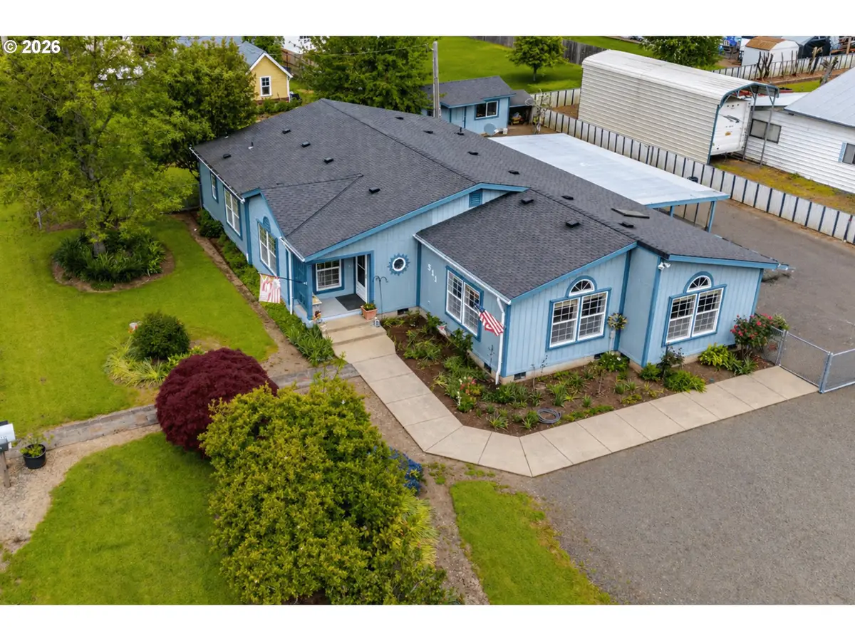 511 Washburn St, Brownsville, OR 97327 - #1