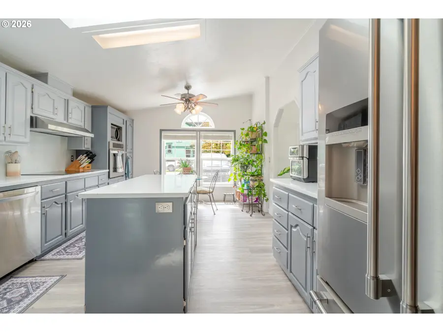 511 Washburn St, Brownsville, OR 97327 - #2