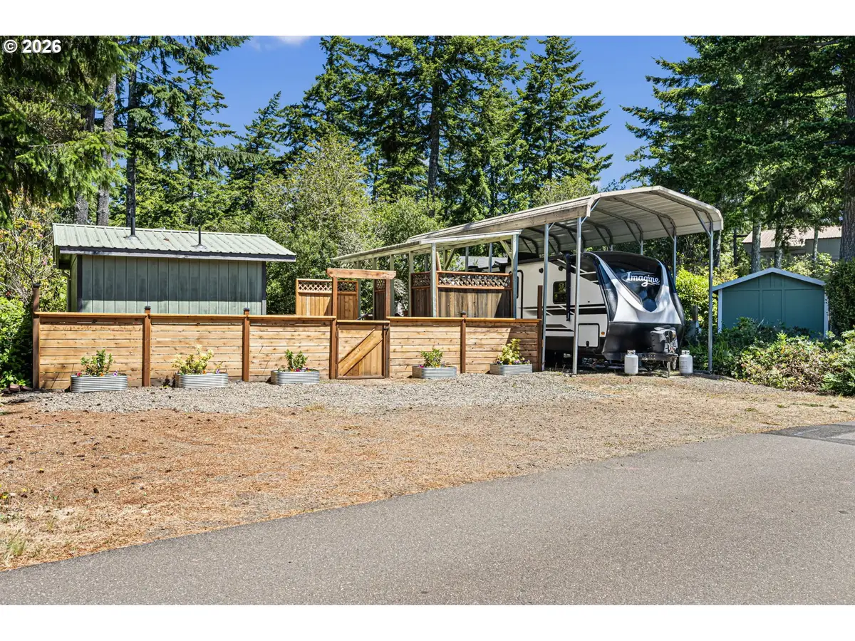 251 Outer Dr, Florence, OR 97439 - #1