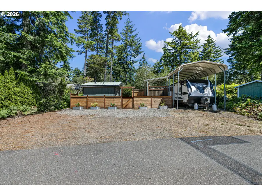 251 Outer Dr, Florence, OR 97439 - #3