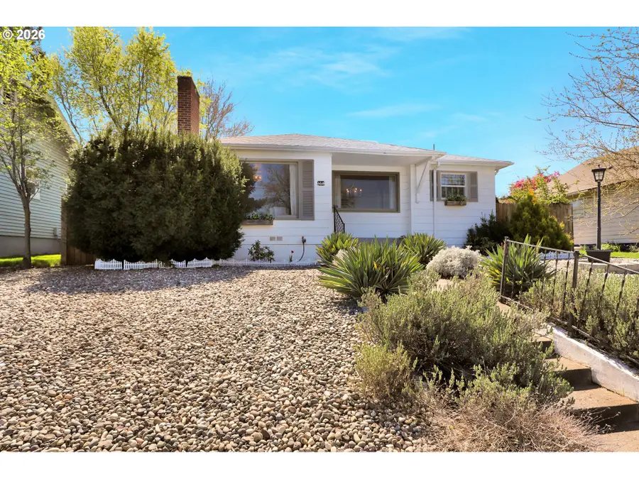 1214 E 11th St, The Dalles, OR 97058 - #3