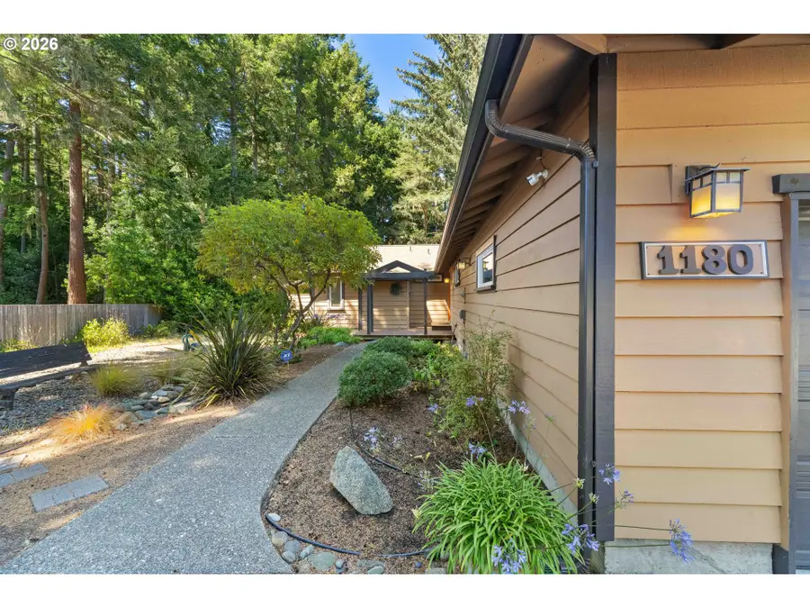 1180 Tideview Ter, Coos Bay, OR 97420 - #3