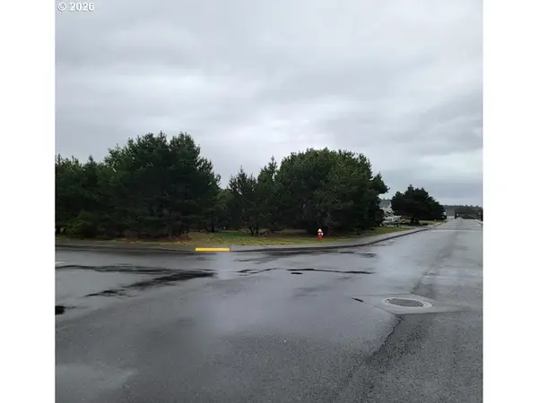 1070 Rogers Pl, Bandon, OR 97411