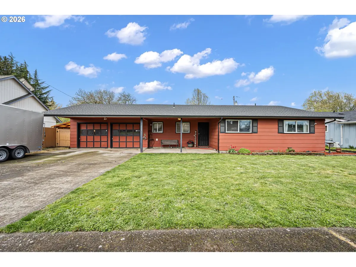 925 Oak St, Junction City, OR 97448 - #1