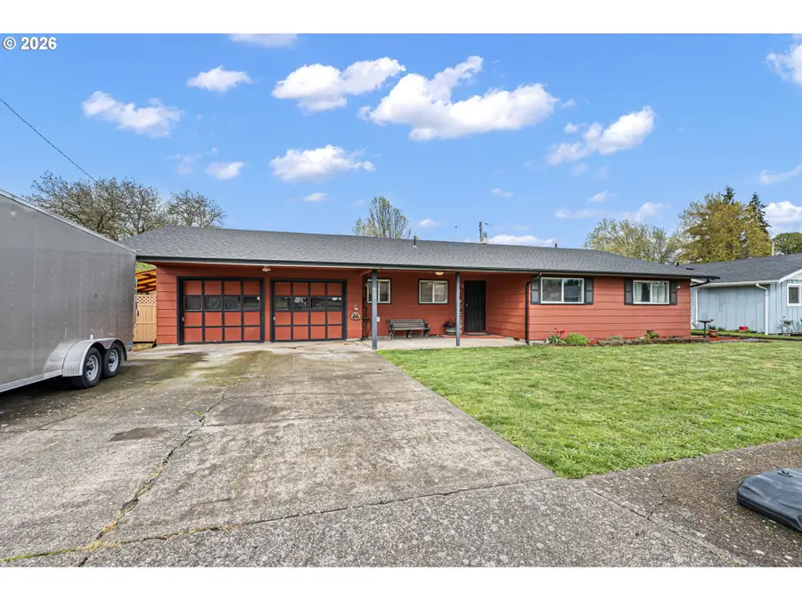 925 Oak St, Junction City, OR 97448 - #3