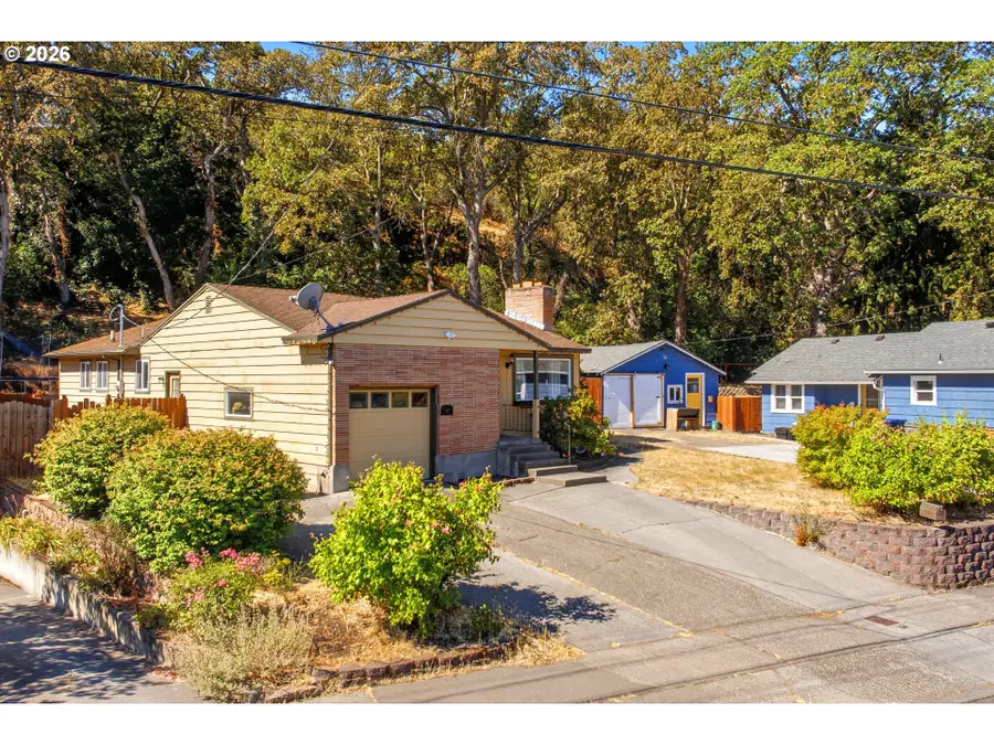810 E 16th St, The Dalles, OR 97058 - #2