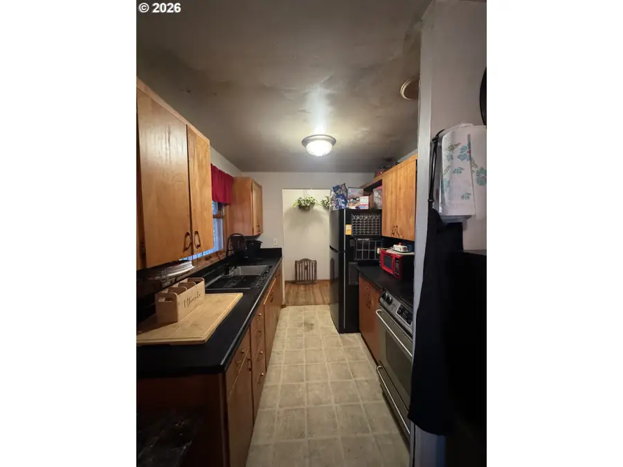 18630 SE Yamhill Cir, Portland, OR 97233 - #3