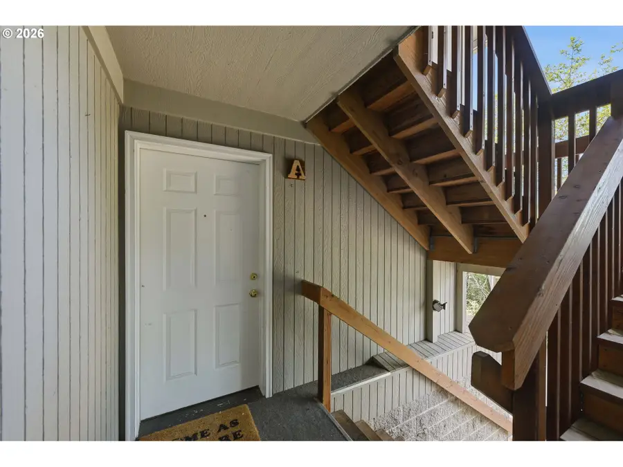 3840 Buccaneer Ln #A, North Bend, OR 97459 - #3