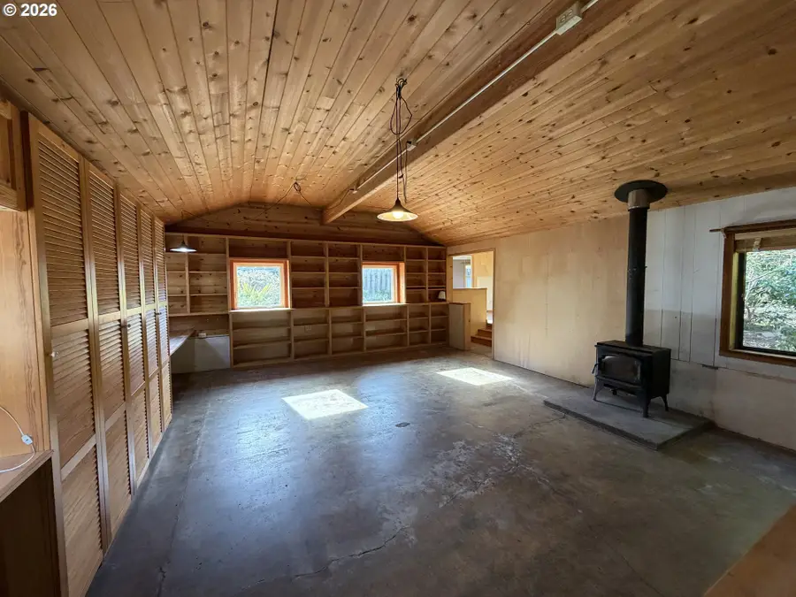 15 Geer Cir, Port Orford, OR 97465 - #2