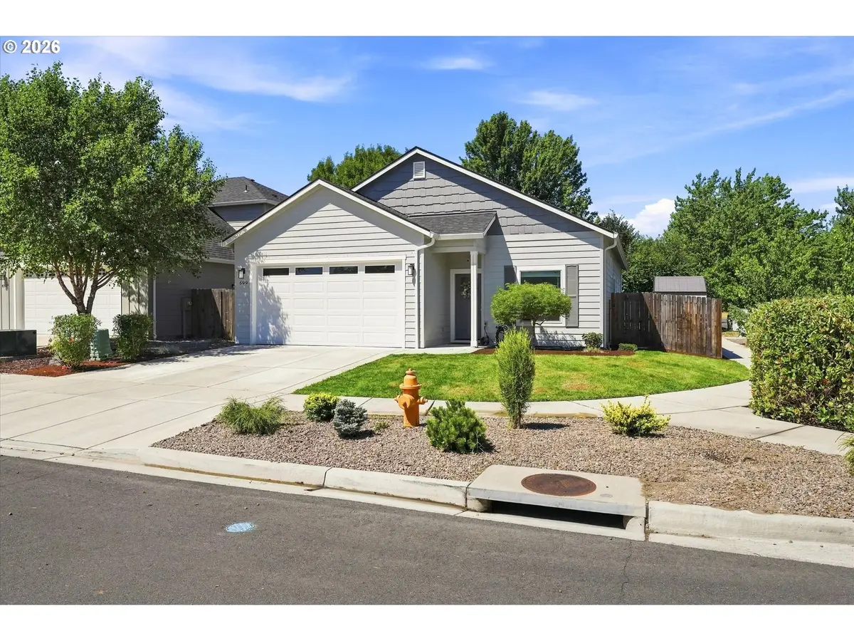 699 Kaitlin Ln, Medford, OR 97501 - #1