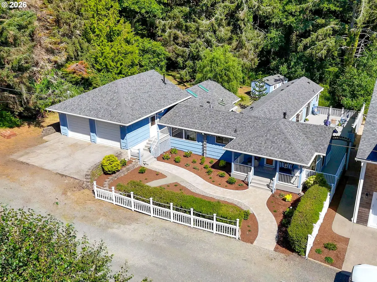 715 N Laurel St, Cannon Beach, OR 97110 - #1