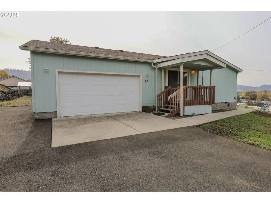 173 NE Main St, Winston, OR 97496 - Image #3