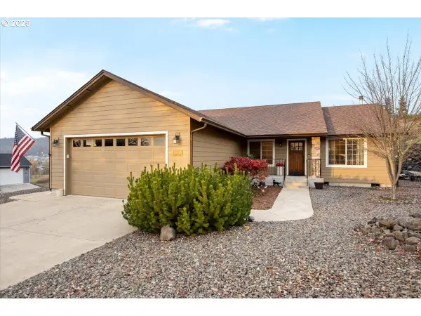 635 Valley Vista St, Sutherlin, OR 97479