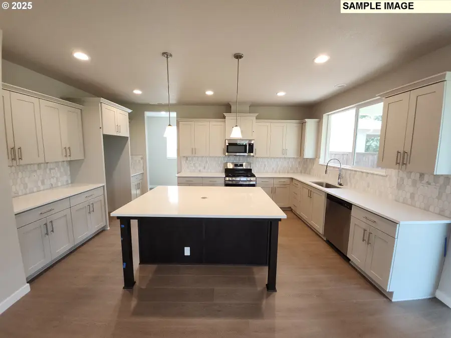 3192 Nightingale Dr, Woodburn, OR 97071 - #3