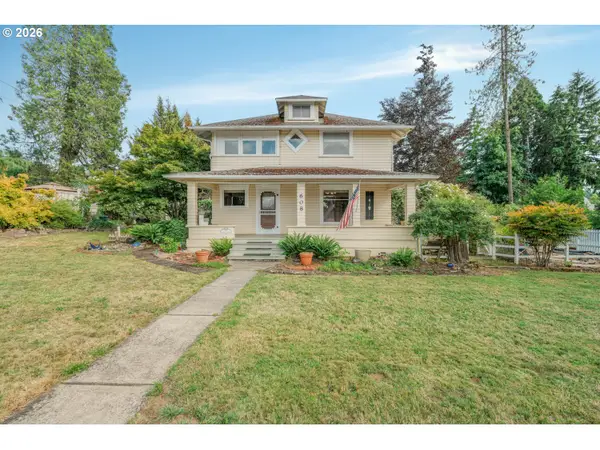 608 Locust St, Oakland, OR 97462