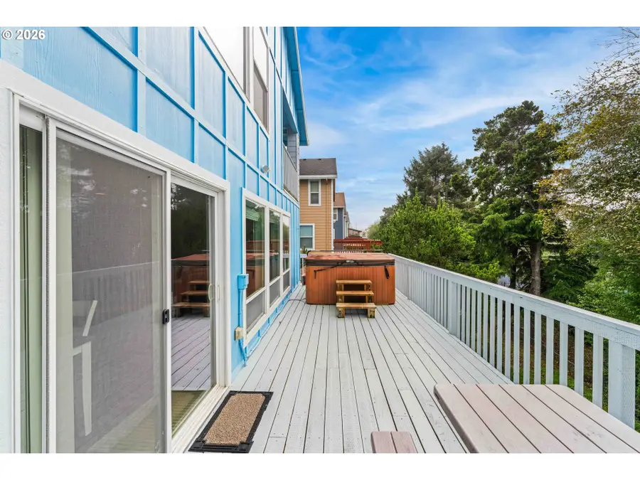 2166 NW Mast Ave, Lincoln City, OR 97367 - #2