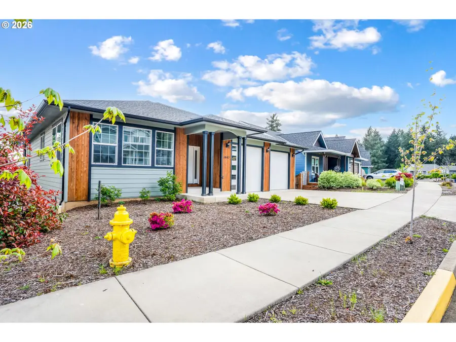 1447 Elm Ave, Cottage Grove, OR 97424 - #2