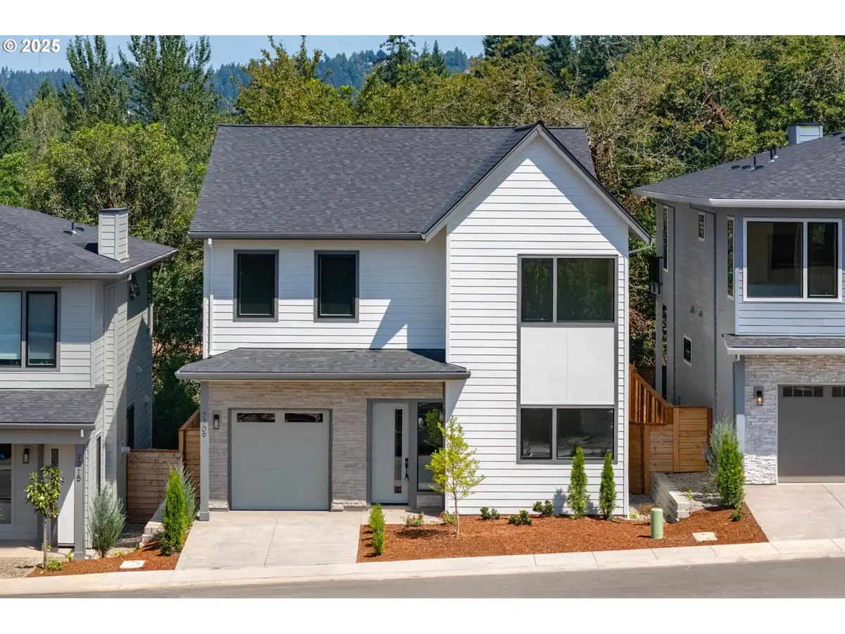 7733 SW 42nd Ave, Portland, OR 97219 - Image #1