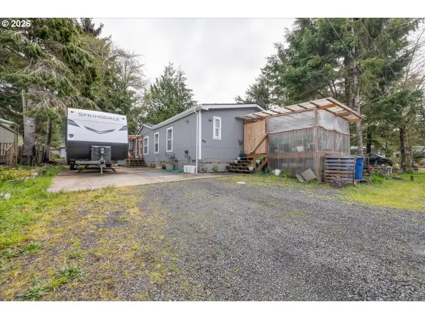 30 Jerome Ct, GlenedenBeach, OR 97388