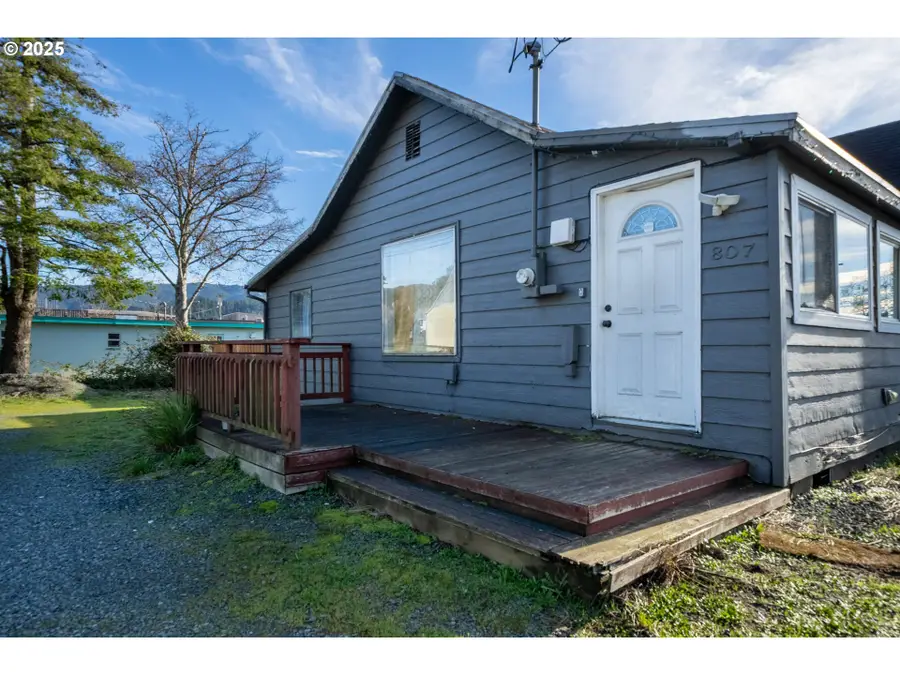 807 Garibaldi Ave, Garibaldi, OR 97118 - Image #2