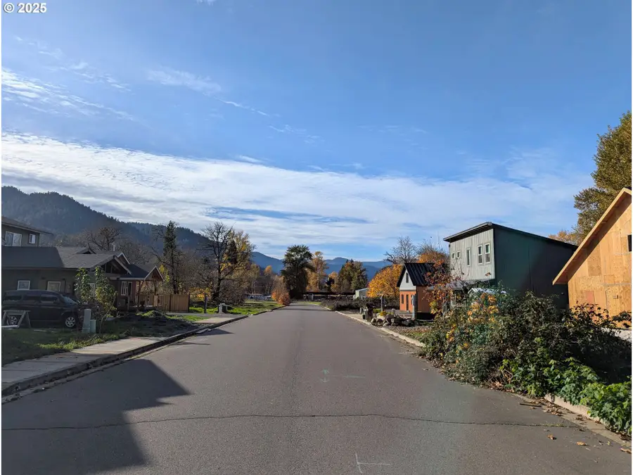 48382 Roaring Rapids Way, Oakridge, OR 97463 - Image #3