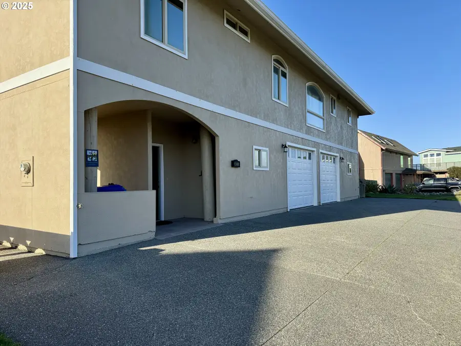 30555 Sandy Dr, Wedderburn, OR 97444 - Image #2